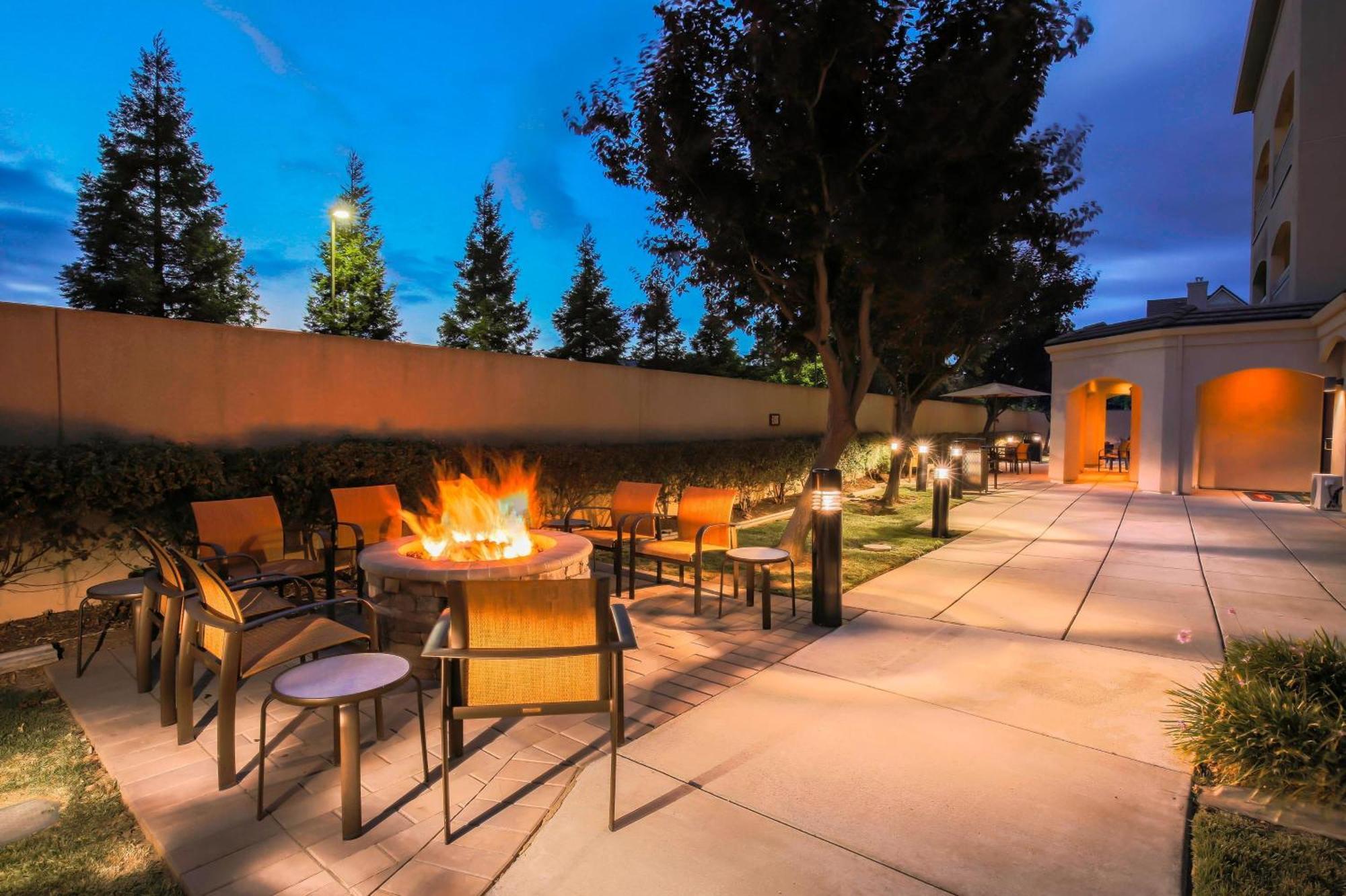 Courtyard By Marriott San Jose South/Morgan Hill Hotel Buitenkant foto